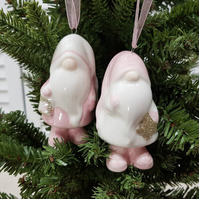 A.핑크산타행잉 or B.핑크산타행잉